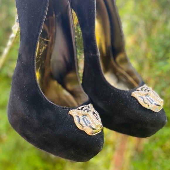 Fahrenheit Black Heels with Panther Embellishment. - Picture 6 of 13